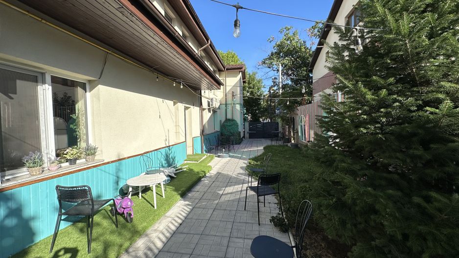 Casa cu o CURTE LIBERA genroasa - Poză 3