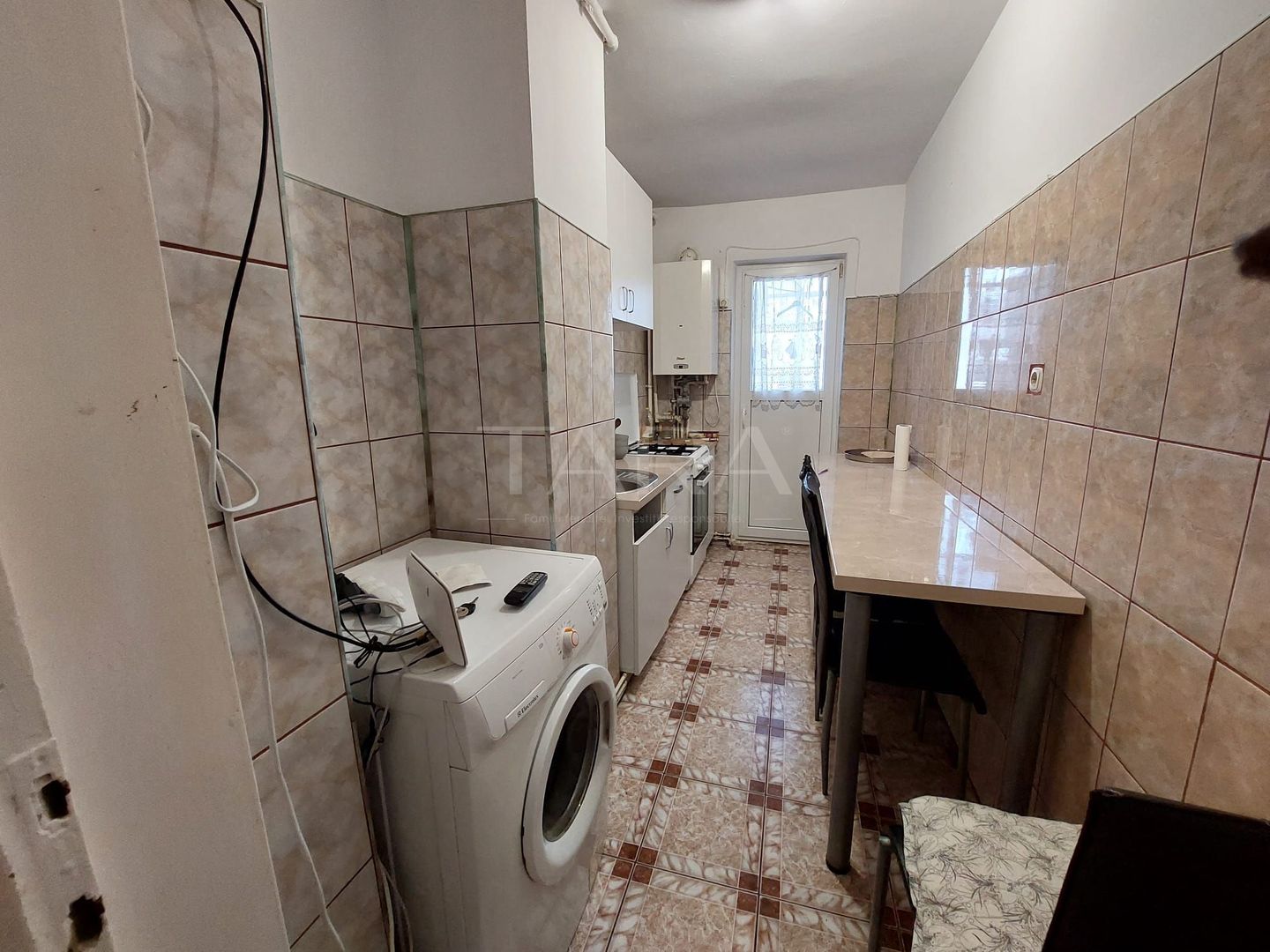 Apartament 4 camere decomandate, etaj intermediar, zonă excelentă. - Poză 4