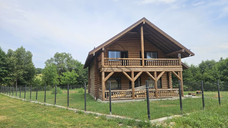Chalet din busteni cu vedere panoramica spre Muntii Fagaras Tocile - Poză 2