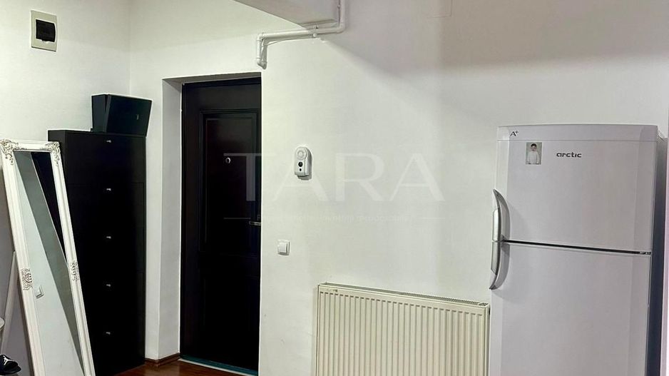 Apartament spațios cu o cameră, balcon și parcare, zona Florilor. - Poză 3