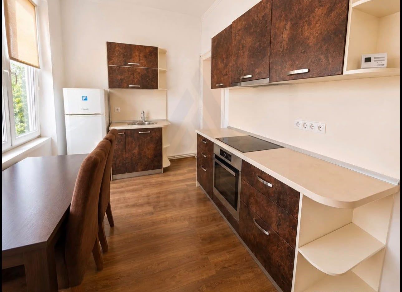 Apartament 2 camere 61 mp utili parter 2 bai 2 pivnite Centrul Istoric - Poză 4
