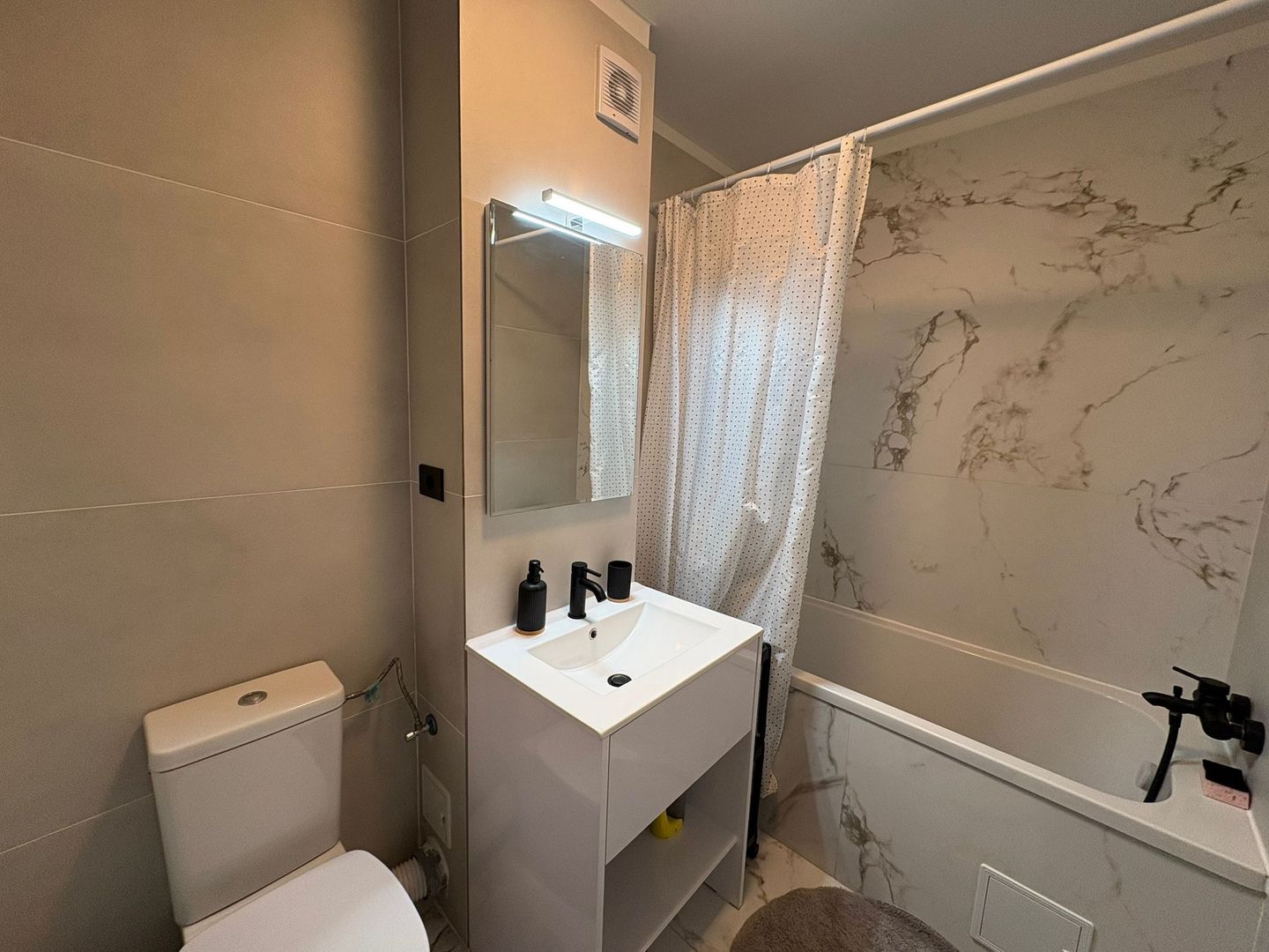 AP. 2 CAMERE SUN ROYAL VIEW, LOC PARCARE, BLOC NOU, METROU 8 MINUTE - Poză 8