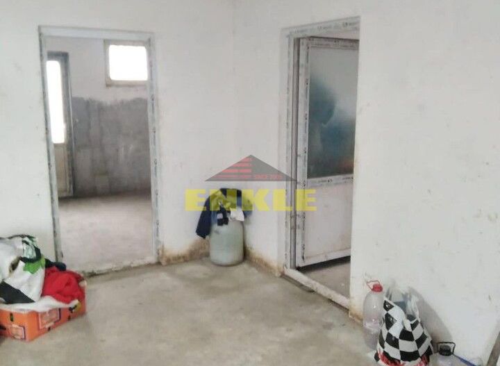 Casa P+1, 200 mp utili,Hala nr 1, 350 mp,Hala nr 2,250 mp,Teren 14000 mp,zona Vladeni,pret negociabil - Poză 2