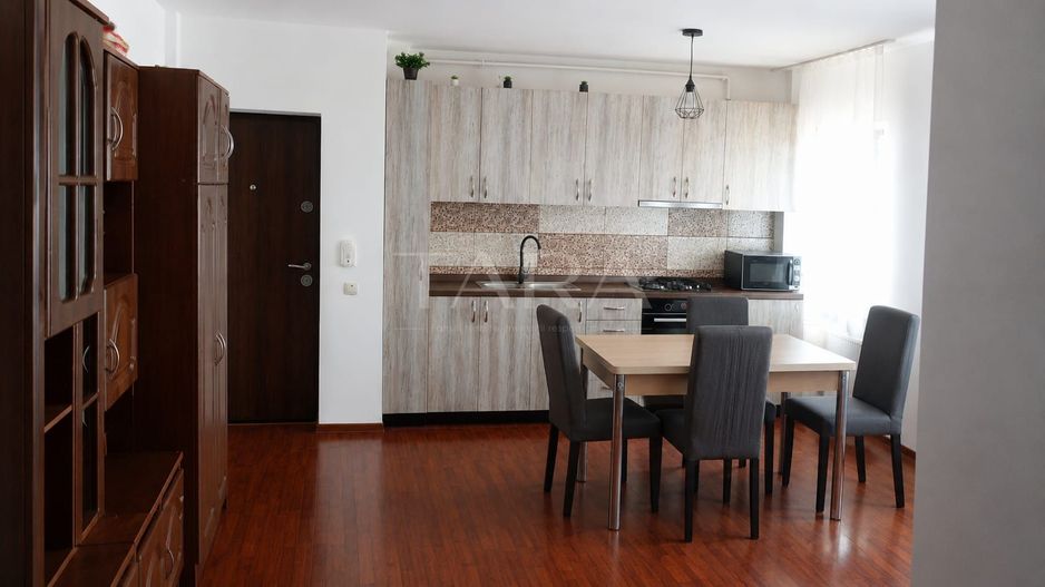 Apartament cu parcare zona centrala - Poză 1