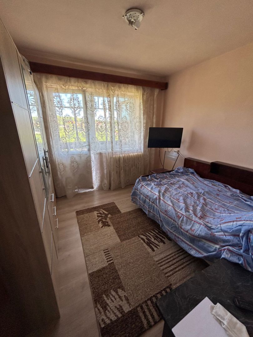 Apartament cu 4 camere de vanzare in Cugir - Poză 1