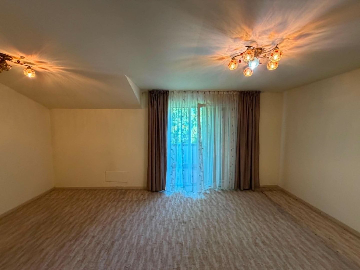 Casă 300 mp în Micești | Teren 2.026 mp | 4 dormitoare - Poză 3
