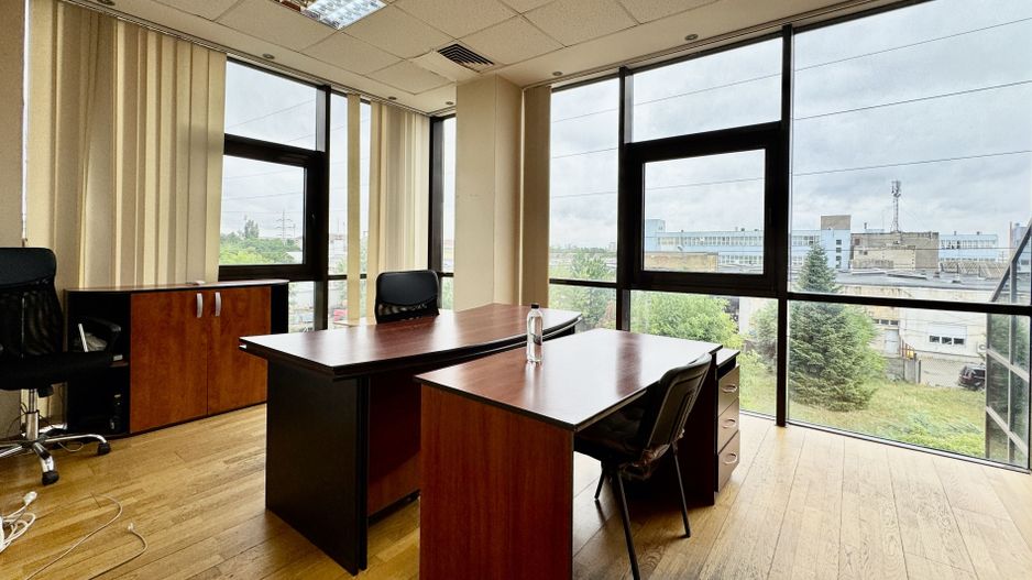 Spațiu pentru birouri langa Funshop Buziașului - Poză 2