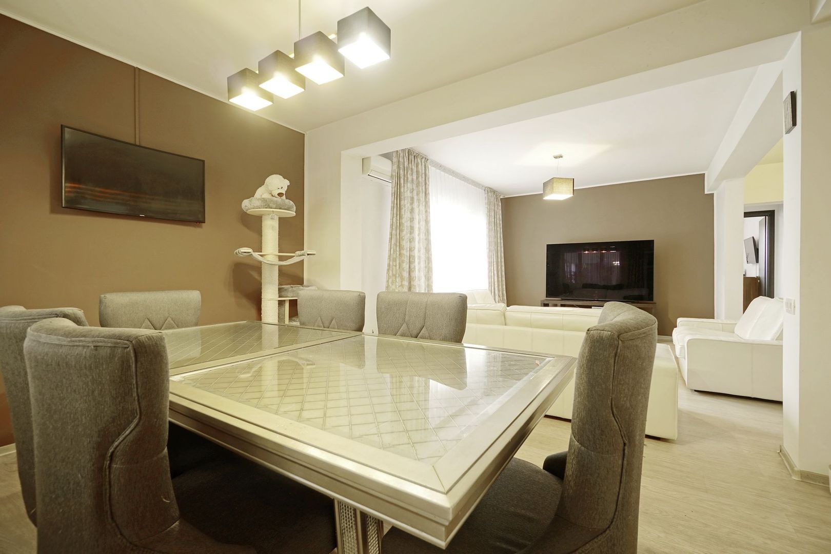 Brancoveanu  P+2, 8 cam, 6 dormitoare, 6 bai, 3 garaje teren 650 mp - Poză 12