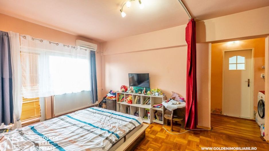 Apartament 3 camere, etaj 2, str Poetului - Poză 2