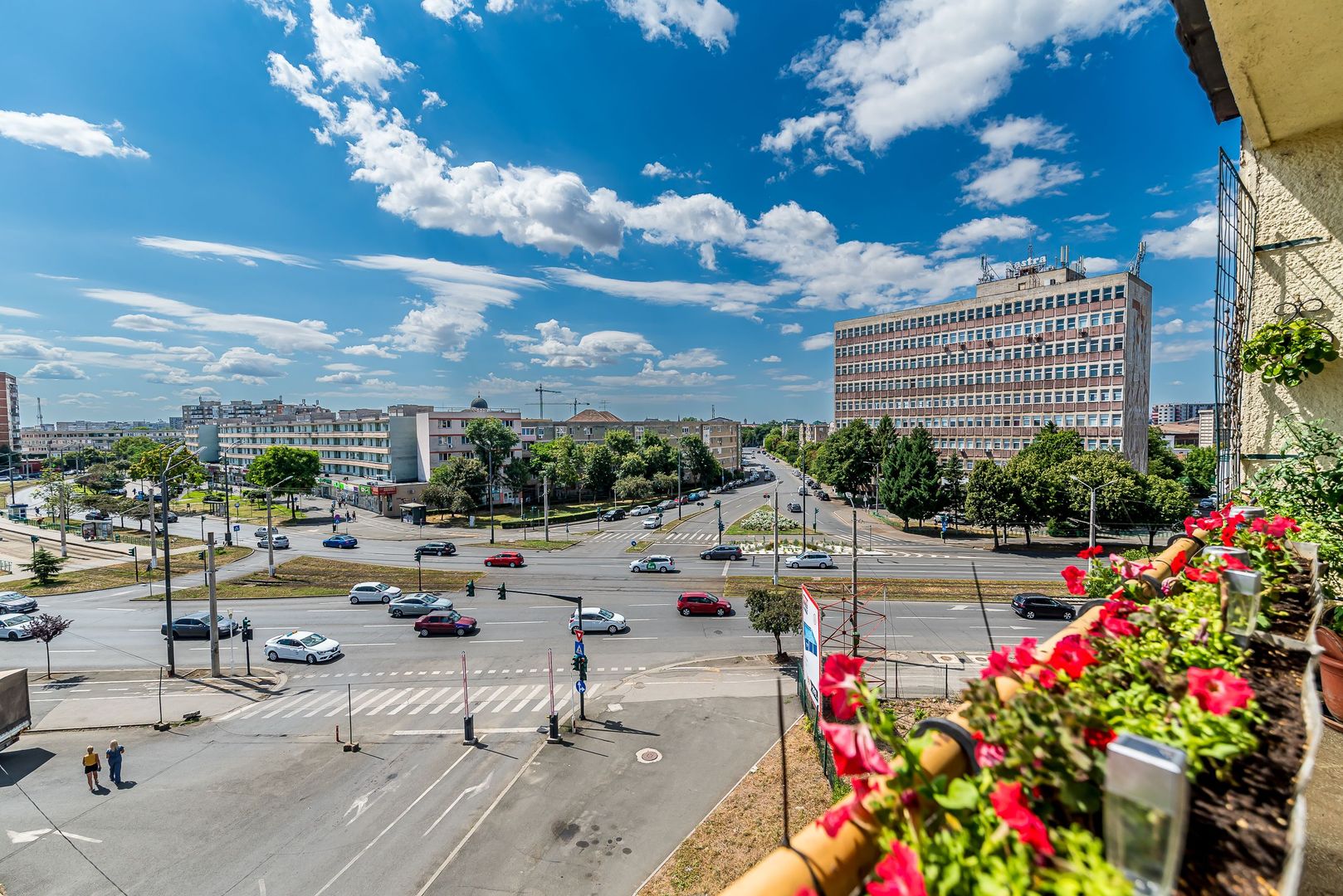 Apartament cu 4 camere decomandat cu vedere panoramica - Poză 1