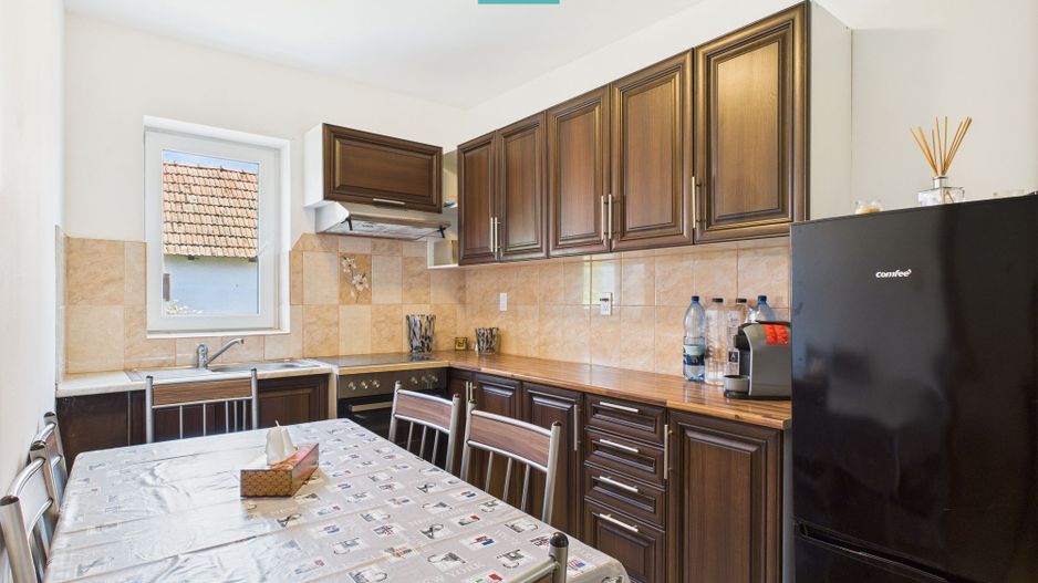 Casă de vacanță mobilată și utilată la Miniș - Poză 2