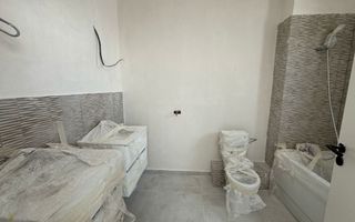 Townhouse modern cu grădină privată într-un cartier verde și sigur - Poză 9