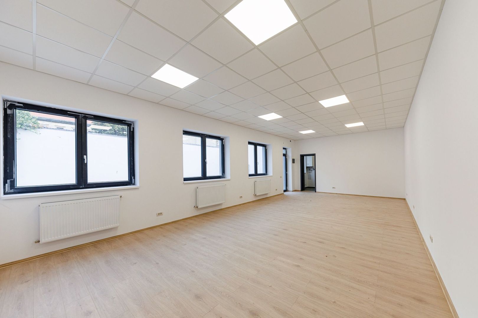 Prima inchiriere - Spatiu birouri 70 mp | Grup sanitar&Zona Chicineta - Poză 3