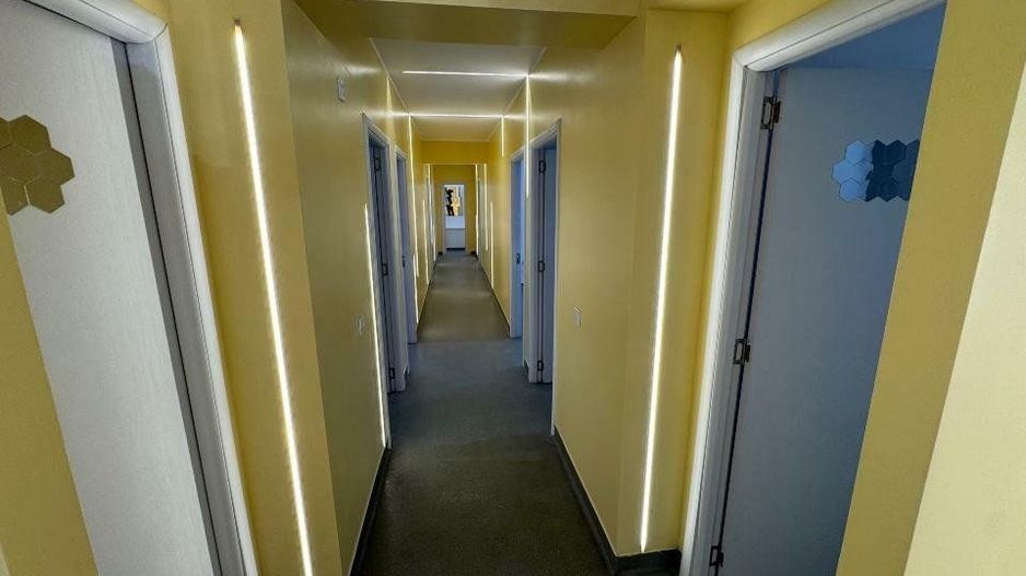 Spaţiu com. Clinica Stomatologică  în faţa staţiei STb S170 - Poză 8