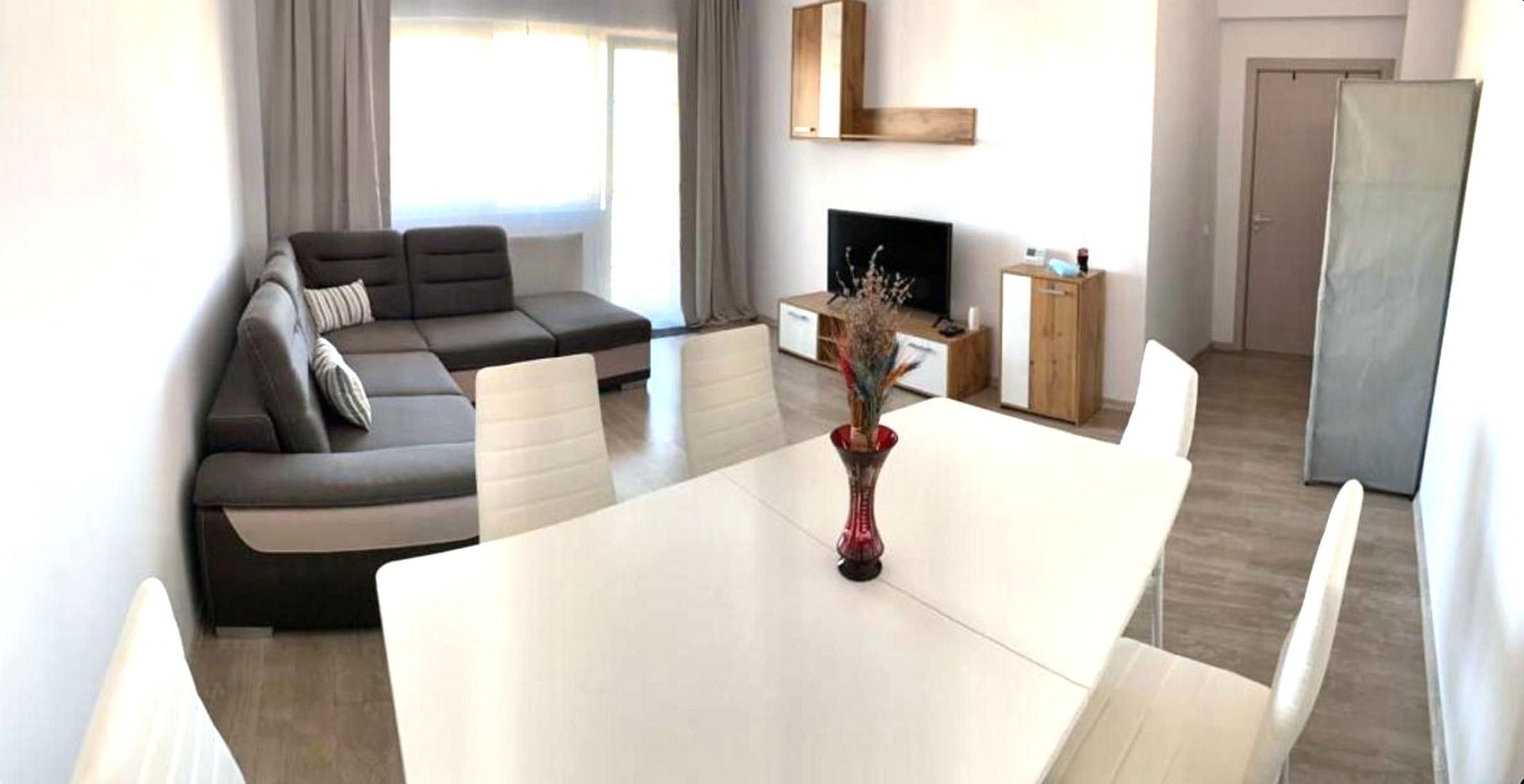 🏡 Închiriez Apartament cu 3 camere, bloc nou, parcare inclusă, vedere Parc Teil - Poză 1