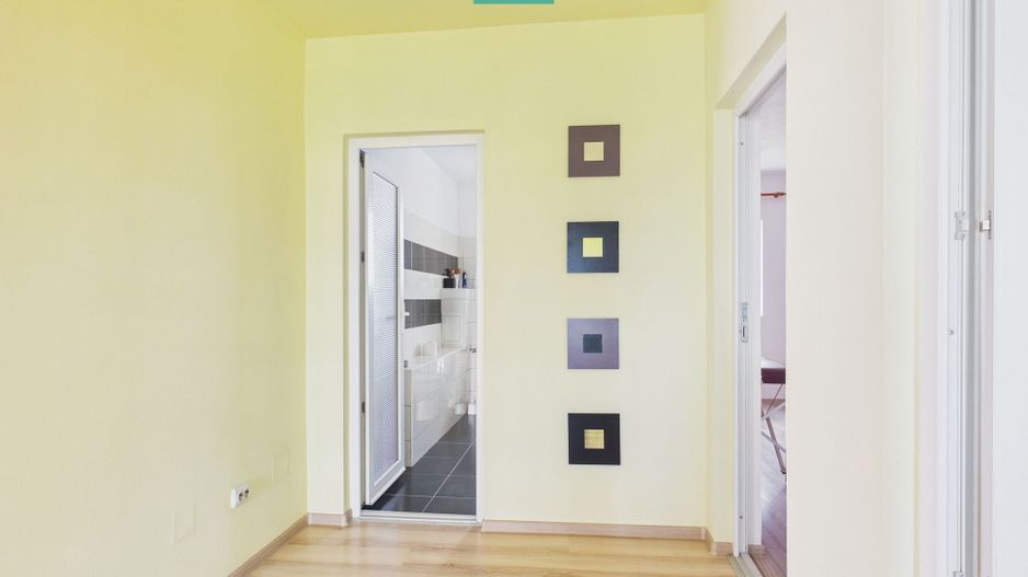 Casă cu 7 camere și teren generos în Șofronea - Poză 13