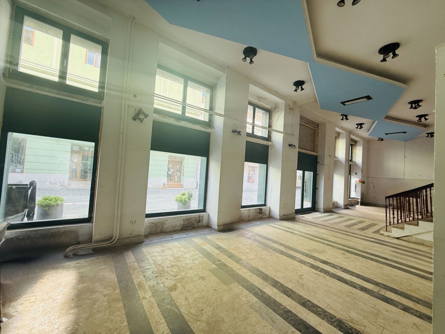 Ultracentral | 300 mp utili | Vitrină mare | Parter + Mezanin | Comision 0% - Poză 5