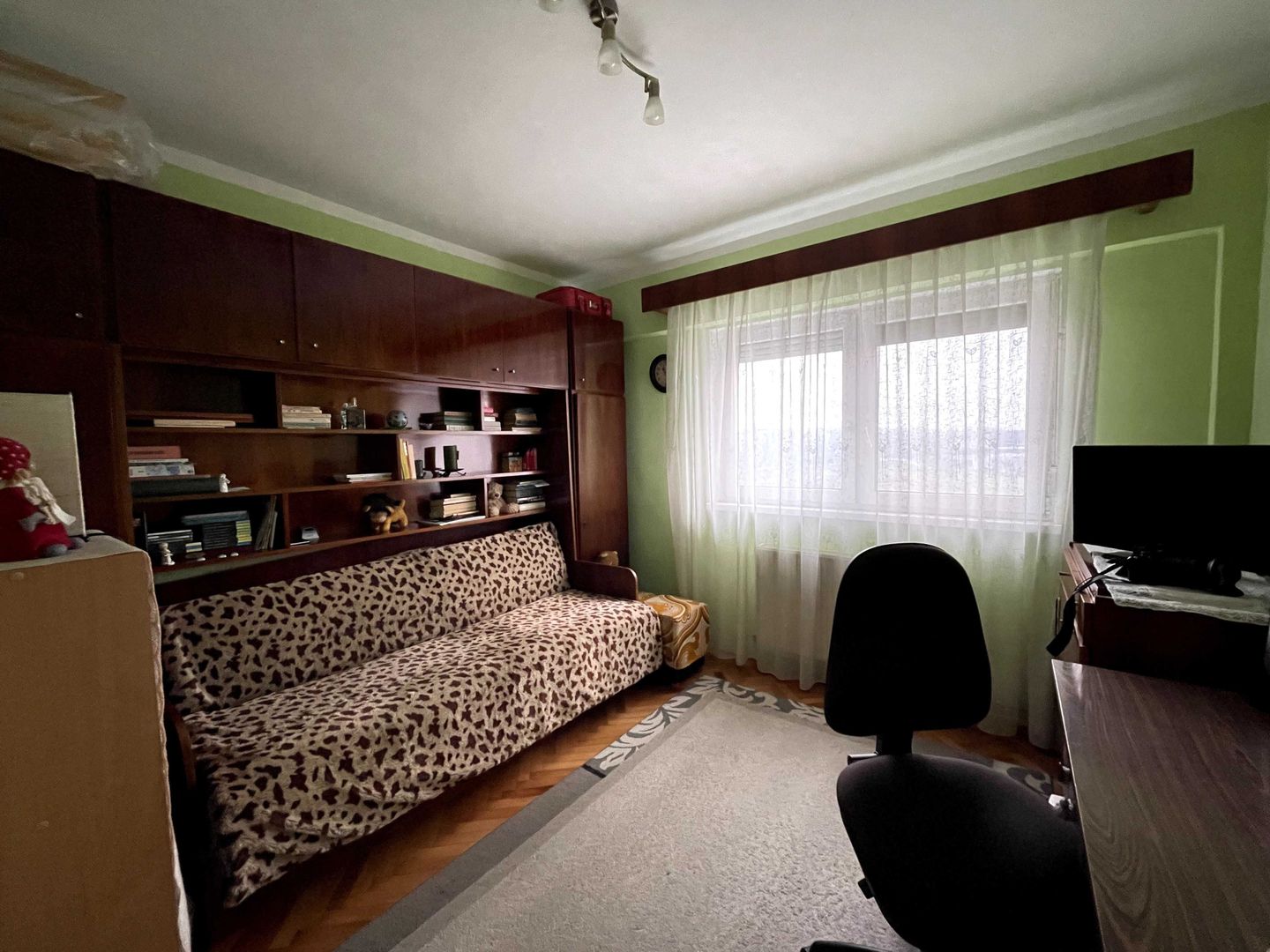 Apartament 2 camere si dependinte 80MP, decomandat, aproape de centru - Poză 2