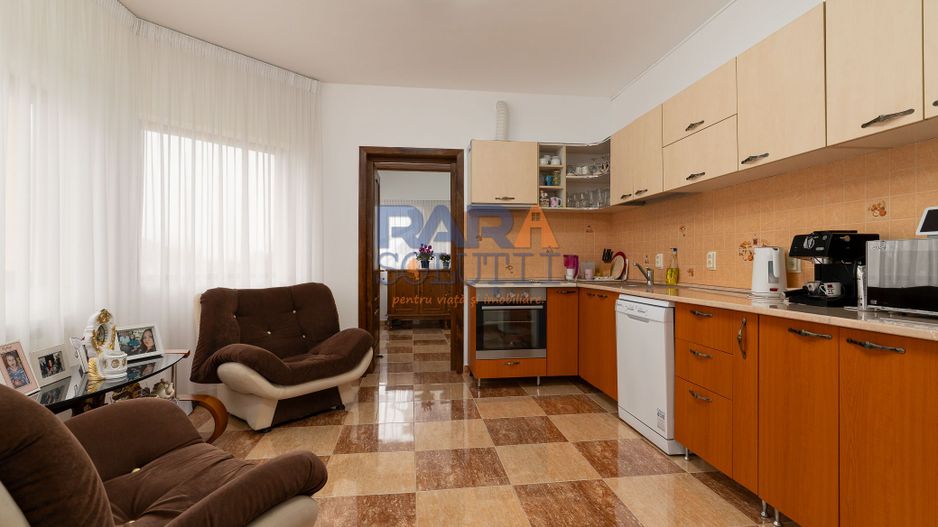 Casă 2013, teren 1366 mp, zonă centrală - Poză 8