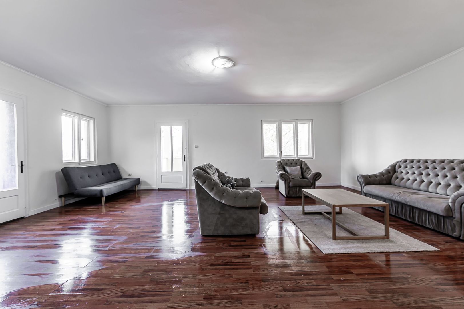 Casă în localitatea Miniș - Comision 0% la cumparare - Poză 3