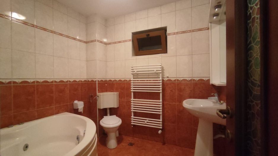 Vilă de închiriat ideală pentru reședință privată sau spațiu de business - Poză 16