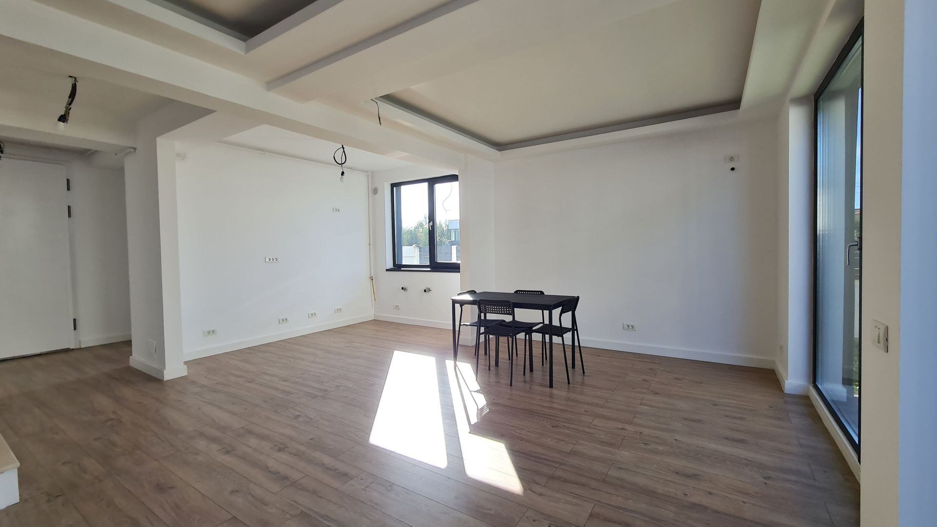 Otopeni str 23 August! Vila 5 camere la calcan pret fara concurenta! - Poză 7