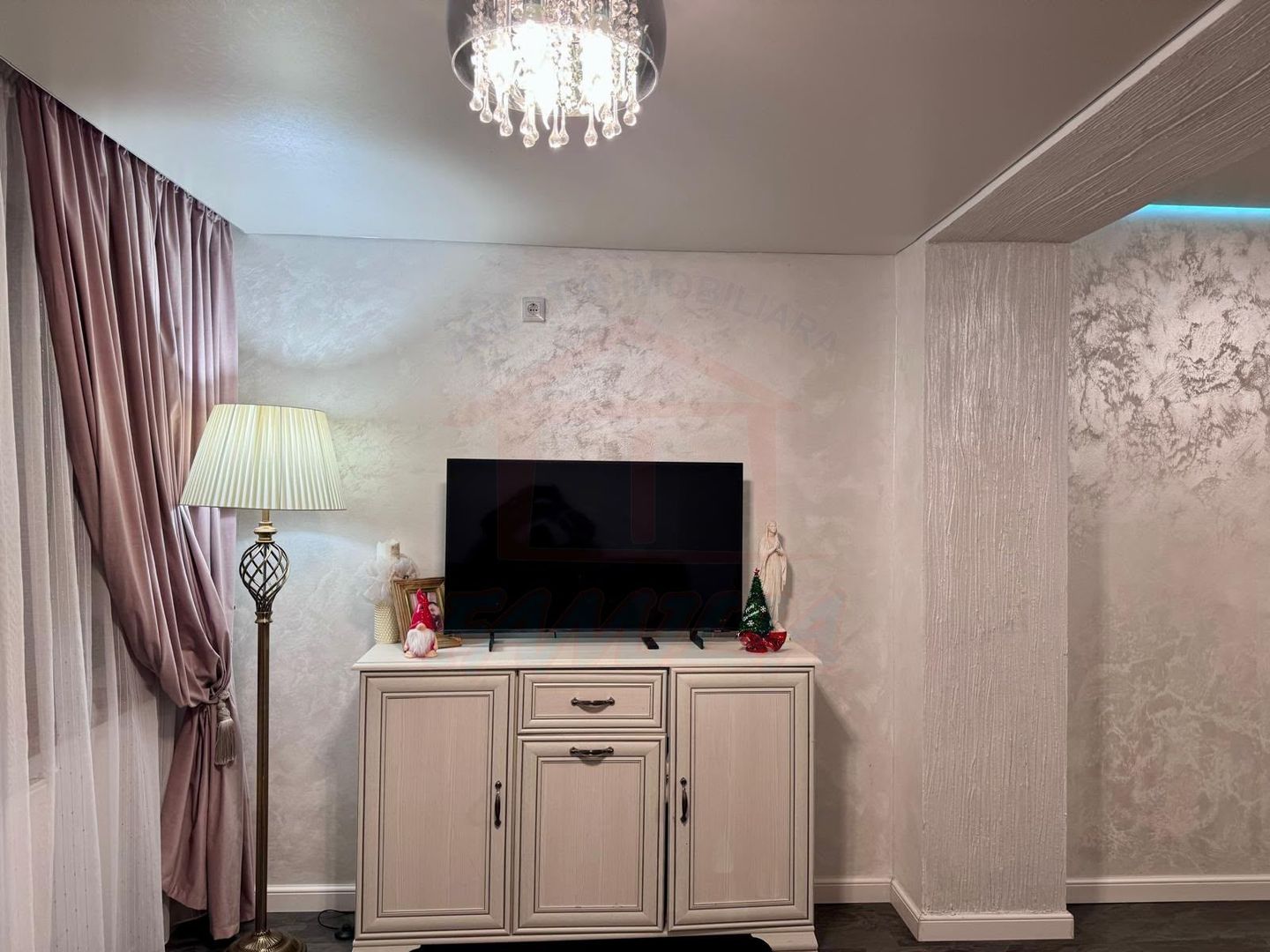 De vanzare apartament 3 camere Parter Mazepa 1 - Poză 6