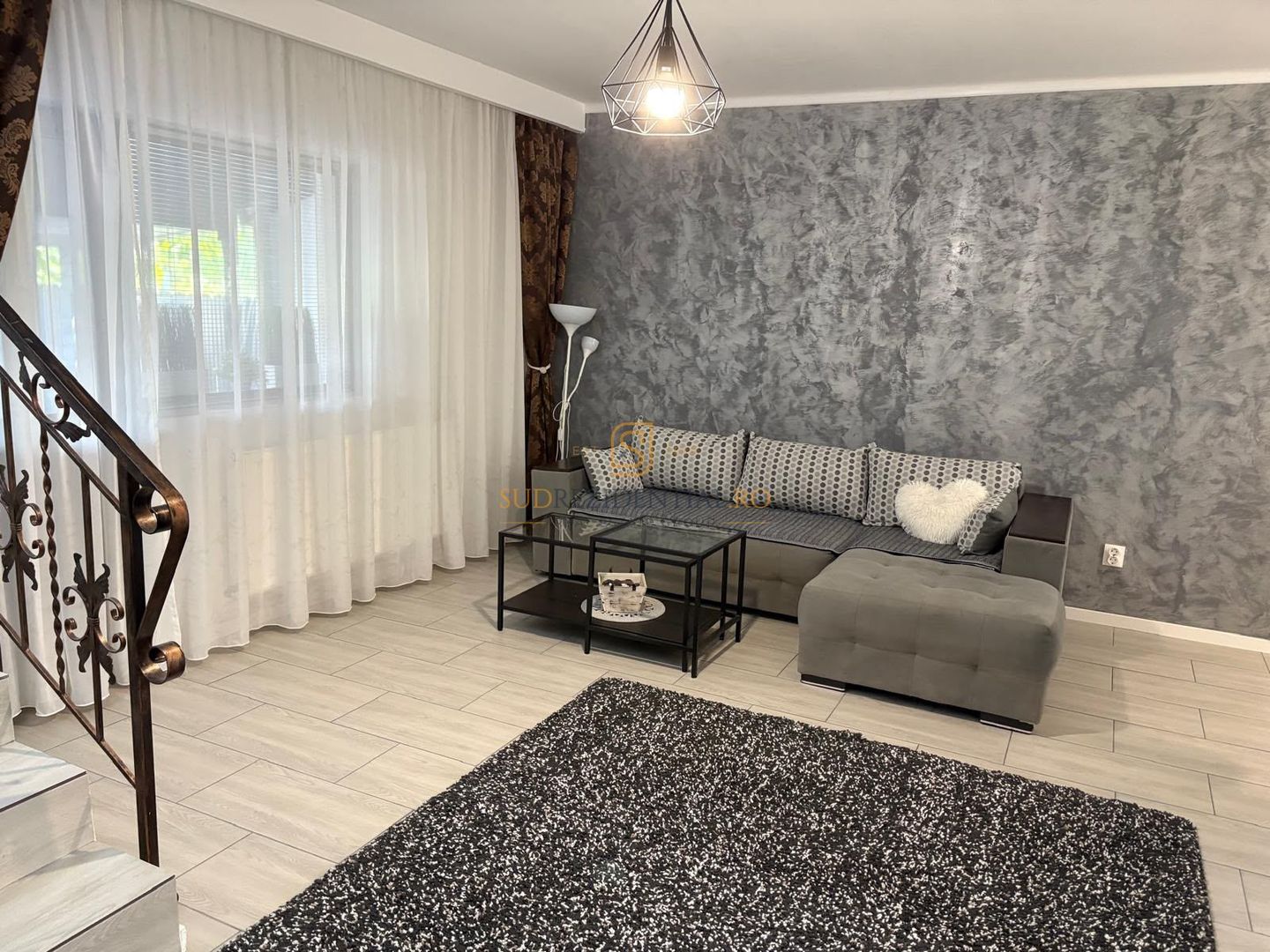 Vila P+1, complet mobilată și utilată-Str. Lacramioarelor - Poză 1