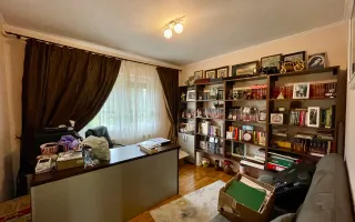 De vânzare casă cu suprafața de 250 mp plus 900 mp teren - Poză 11