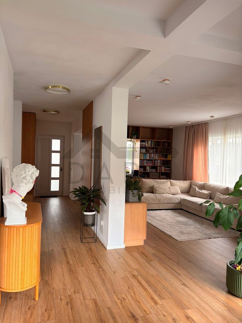 Acasă, aproape de pădure — casă cu grădină în stil britanic, de vânzare în Corunca - Poză 5