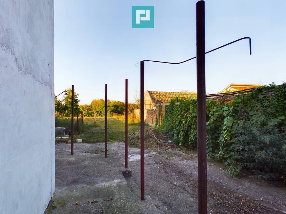 Casă/vilă cu 6 camere în Curtici - Poză 28