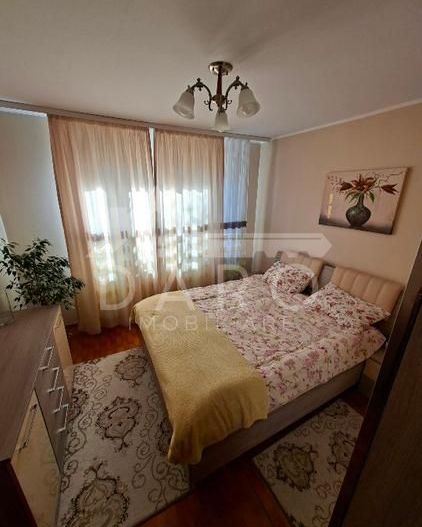 Vând apartament cu 3 camere în Tudor,strada Livezeni - Poză 2