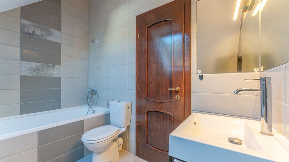 Casă modernă cu garaj și 4 dormitoare, aproape de Piața Sfatului - Poză 24