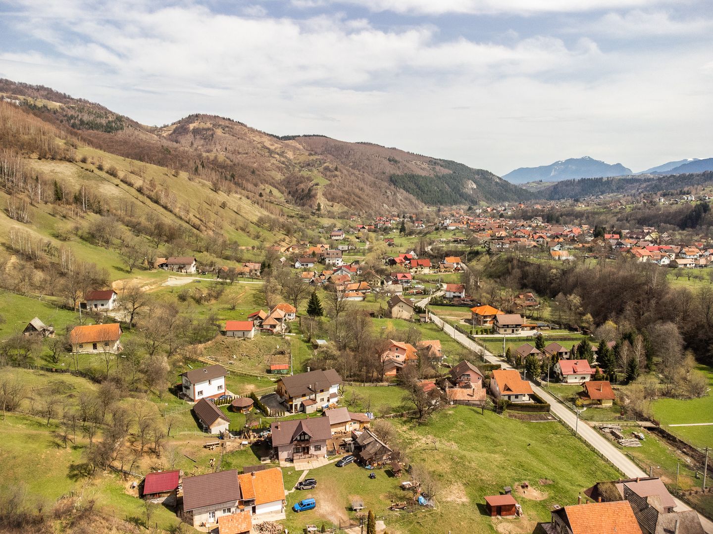 Domeniu de 6.500 mp teren+casa parinteasca,in magia Bucegilor,Moieciu, Brasov. - Poză 3