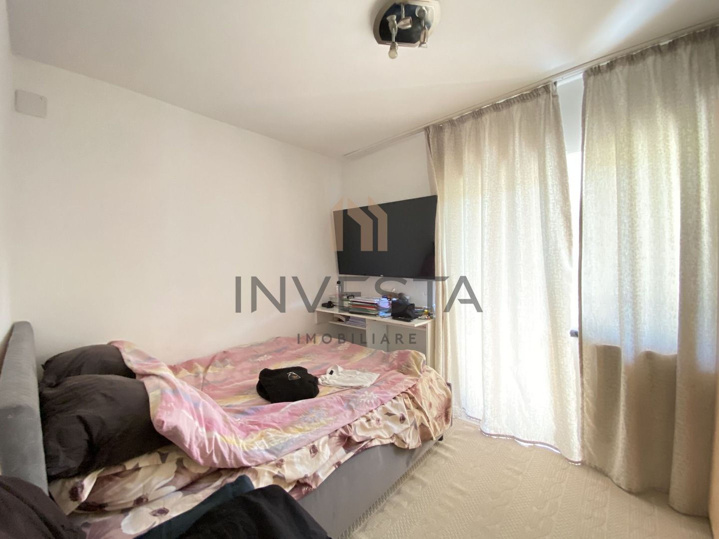 Apartament 3 camere decomandat cu balcon si parcare, zona Gruia - Poză 7
