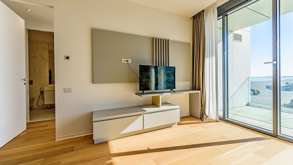 Apartamentul de la Malul Mării – Eleganță Contemporană în Inima Stațiunii - Poză 5
