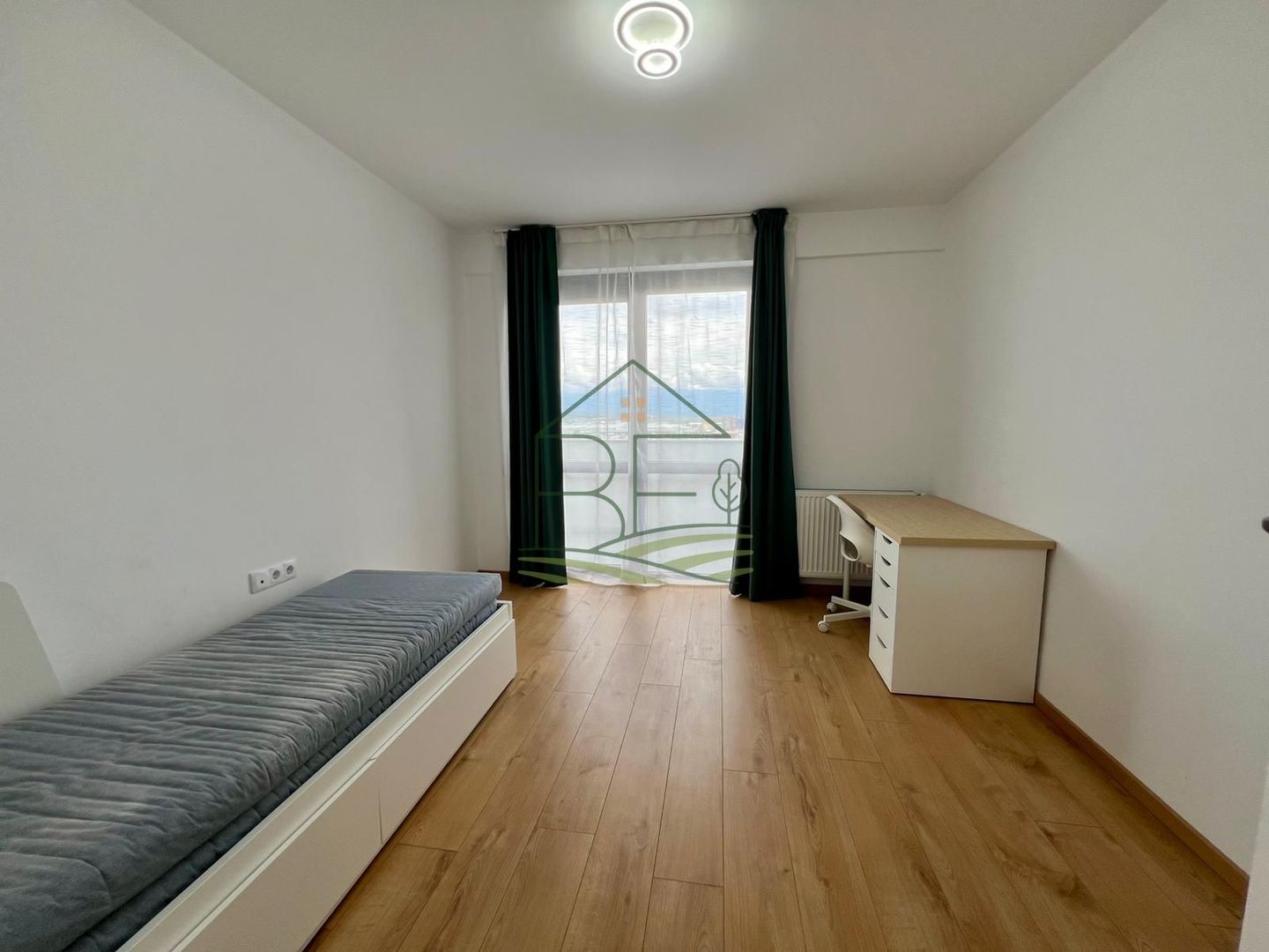 3 camere cu terasă generoasa și vedere spre Munții Făgăraș - Poză 5
