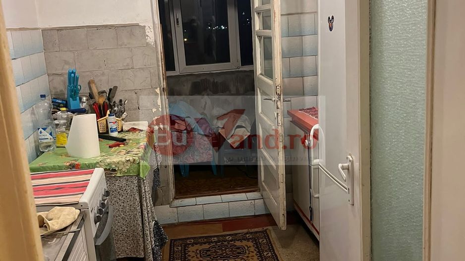 De vanzare apartament 3 camere Micro 16, etaj 4/4, 64.000 euro - Poză 5