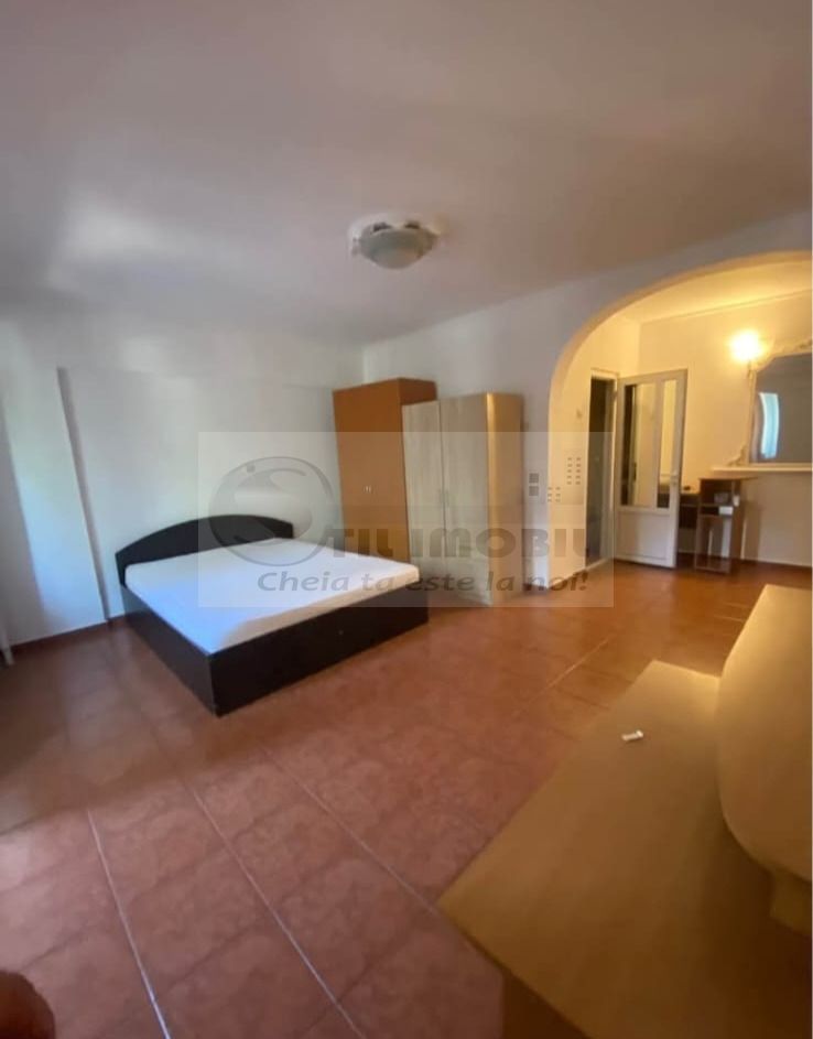 Apartament 1 camera decomandat etaj 1 Gara 380 euro - Poză 1