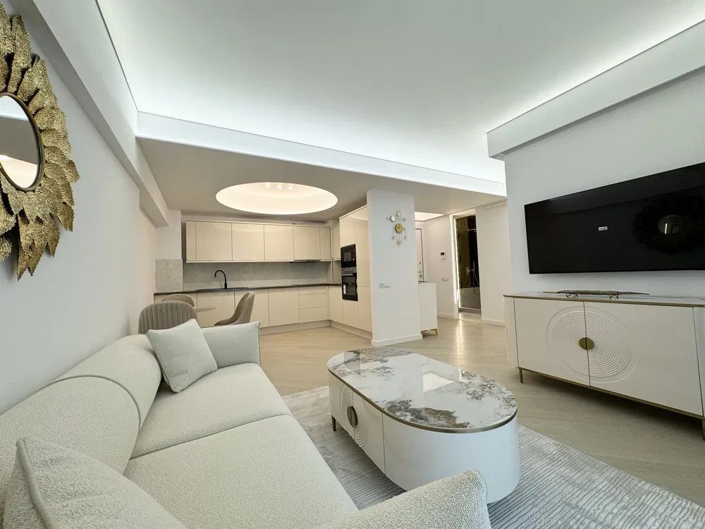 Apartament de 3 Camere în Cortina North I Mobilat Complet I Piscina - Poză 1