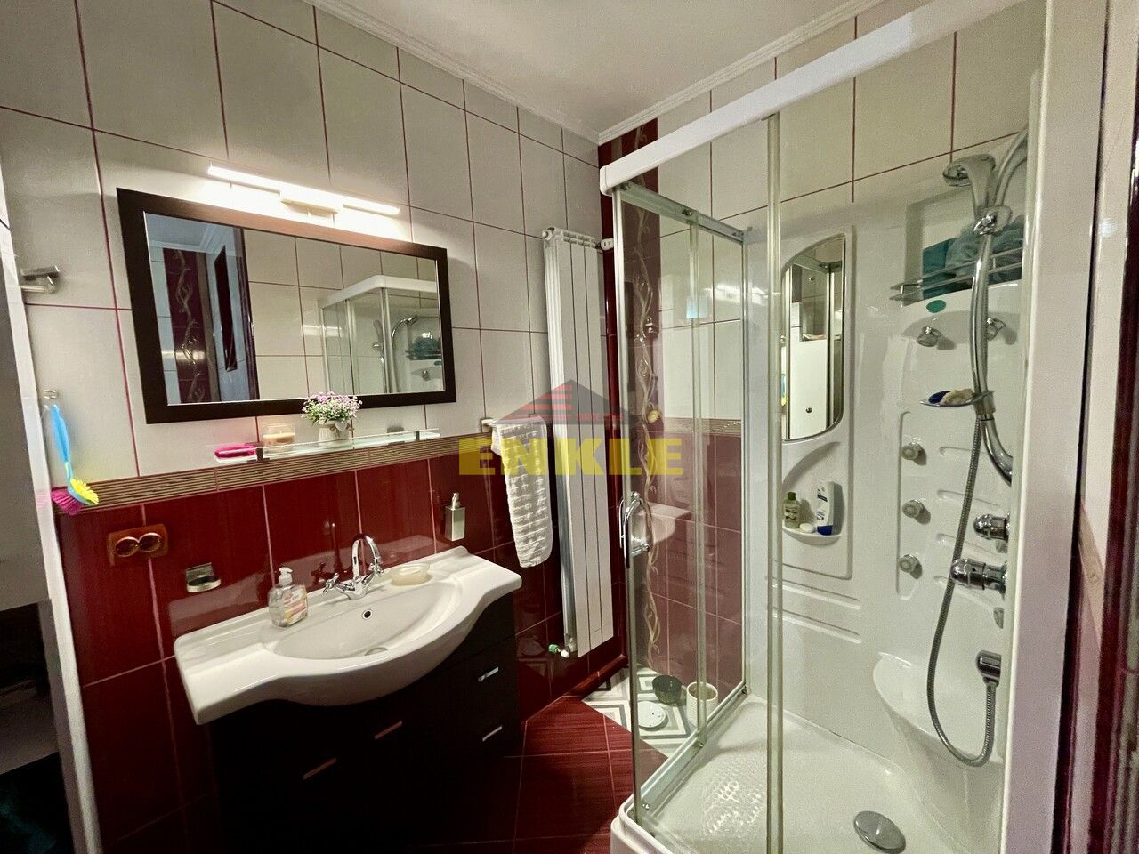 De vânzare casă cu suprafața de 250 mp plus 900 mp teren - Poză 14