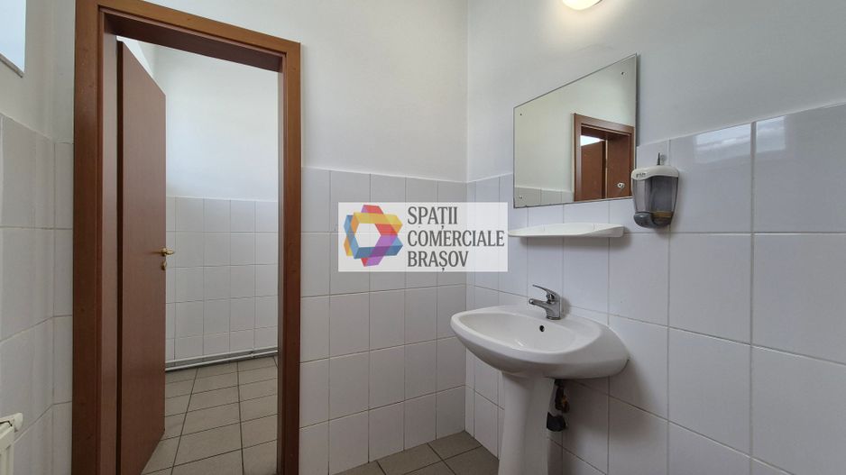 Shoroom cu depozitare Brașov 244 mp - Poză 5
