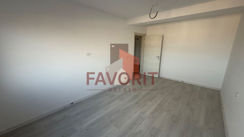 Decomandat. Disponibil imediat. Strada asfaltata - Poză 10