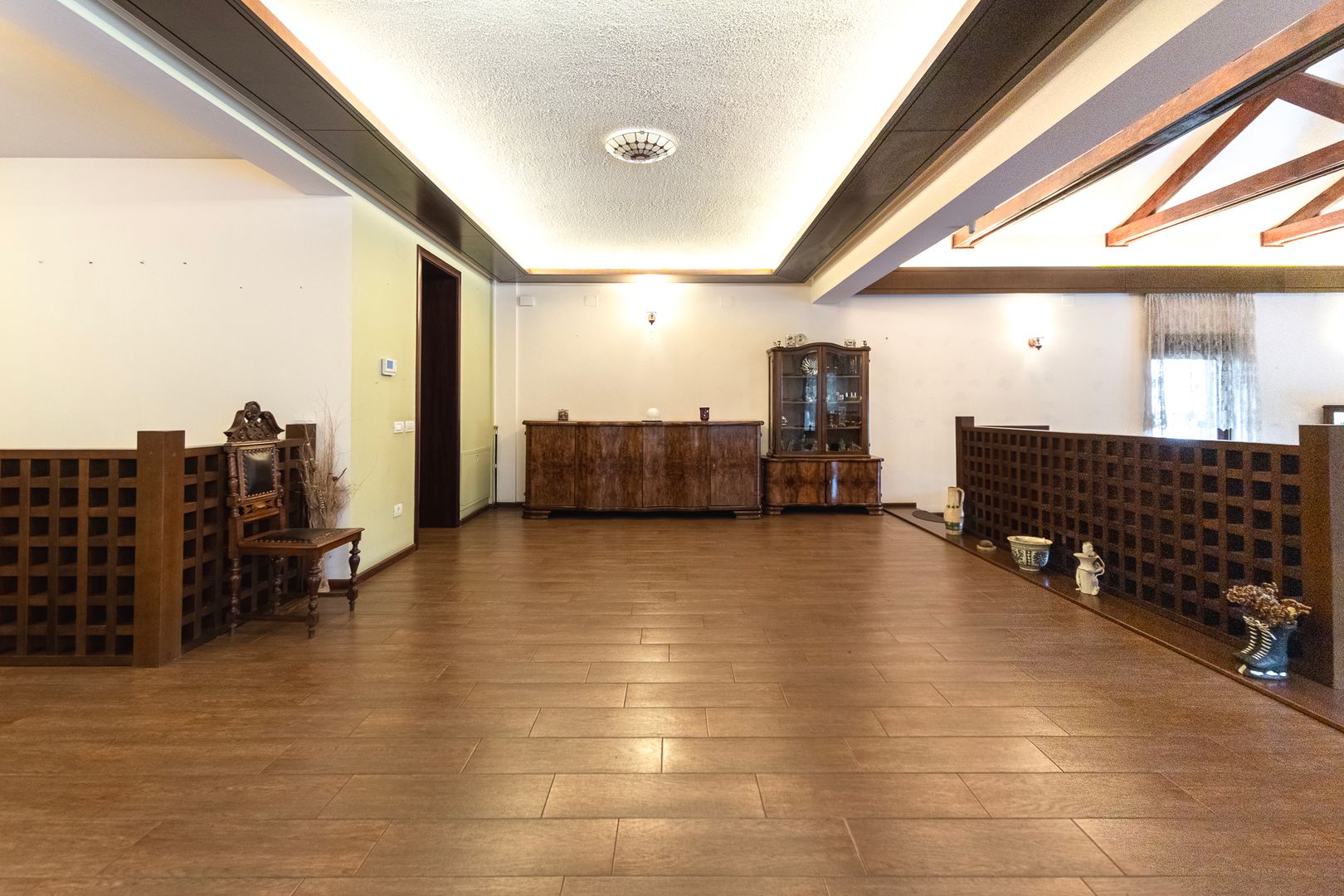 Arhitectura din Piatra si Lemn pe Malul Lacului Mogosoaia - Poză 8