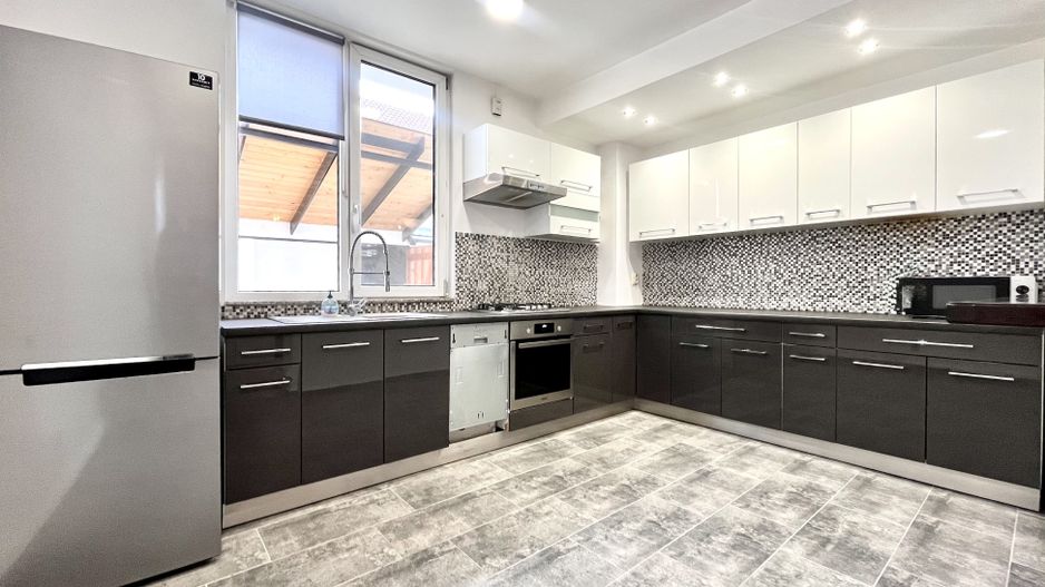 Casă luminoasă cu curte și garaj, perfectă pentru familie | Braytim - Poză 8