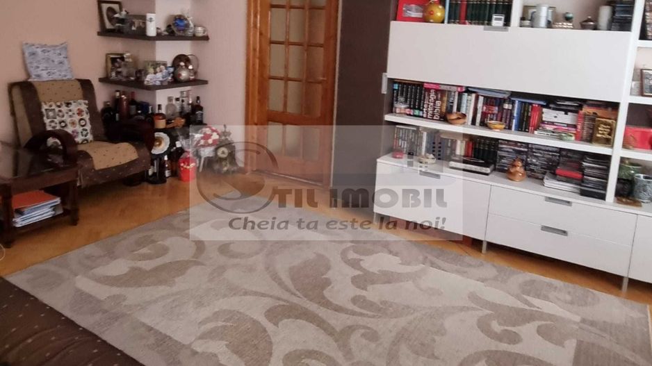 Apartament 4 Camere, Semidecomandat,Nicolina-Rond Vechi 165000 euro - Poză 1