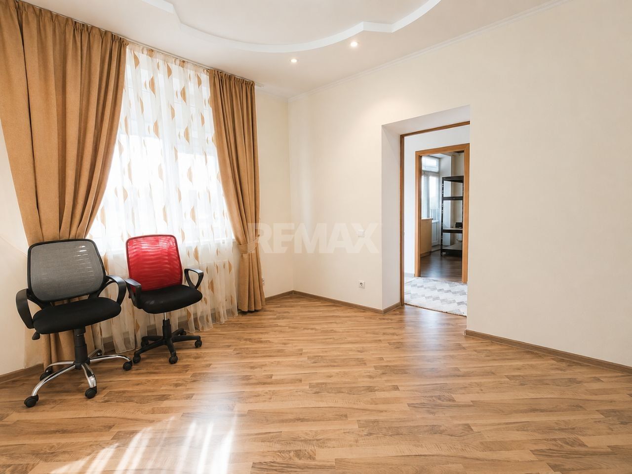 Casă 210 m² cu 5 dormitoare și teren 10 ari – Euroreparație | Drochia, str. Grigore Ureche - Poză 19