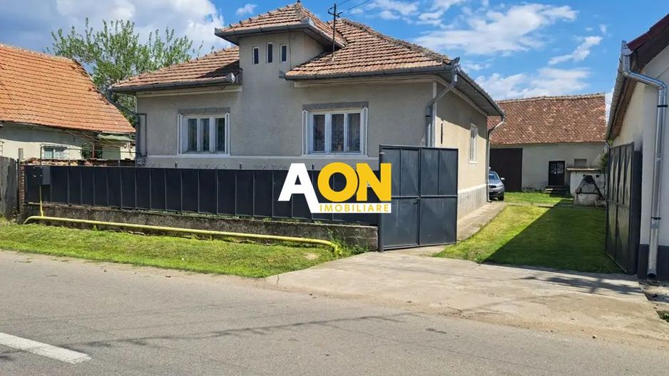 Casă traditională, 3 camere, 1766 mp teren, la asfalt, Vintu de Jos - Poză 1