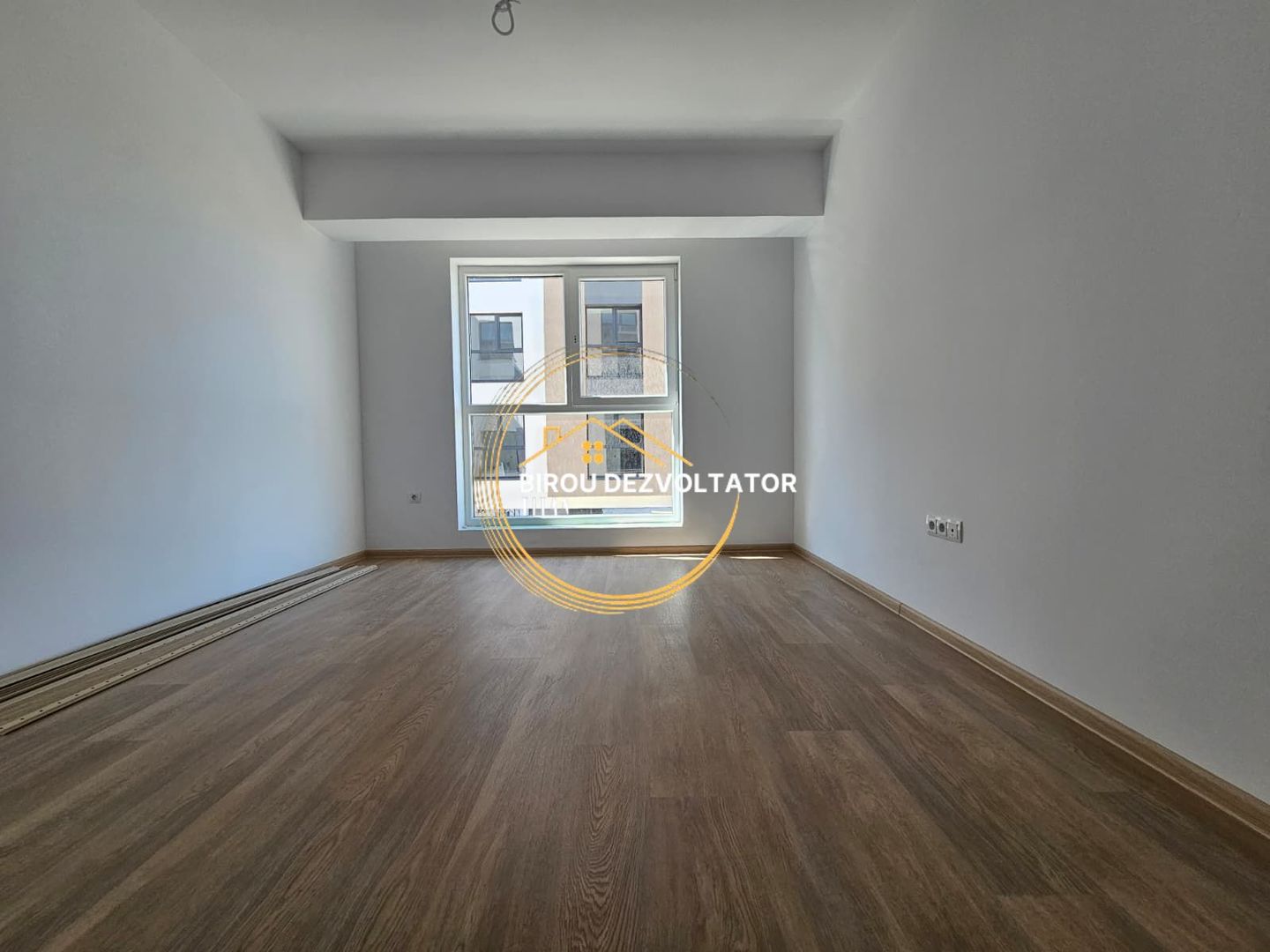 Decomandat Luminos 15 minute de metrou Teclu IKEA Titan Pallady Modern - Poză 8