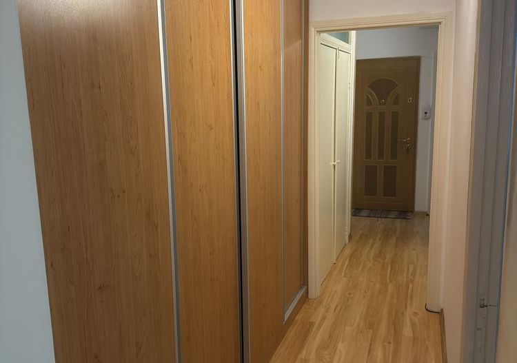 De vanzare apartament 3 camere, Piața Centrala - Poză 5